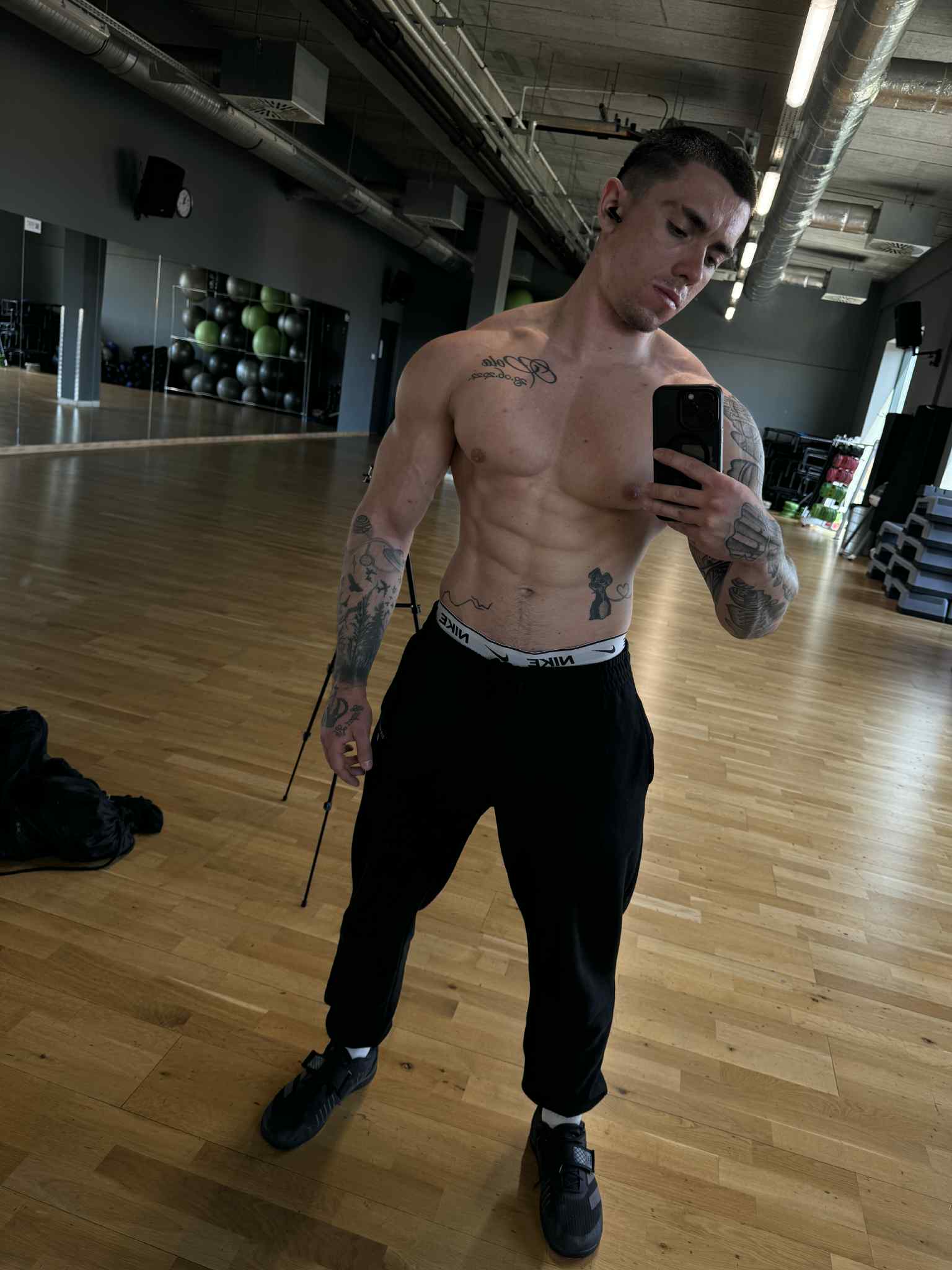 ce9ce6de f3af 4518 8bd5 7fbb3d48d421