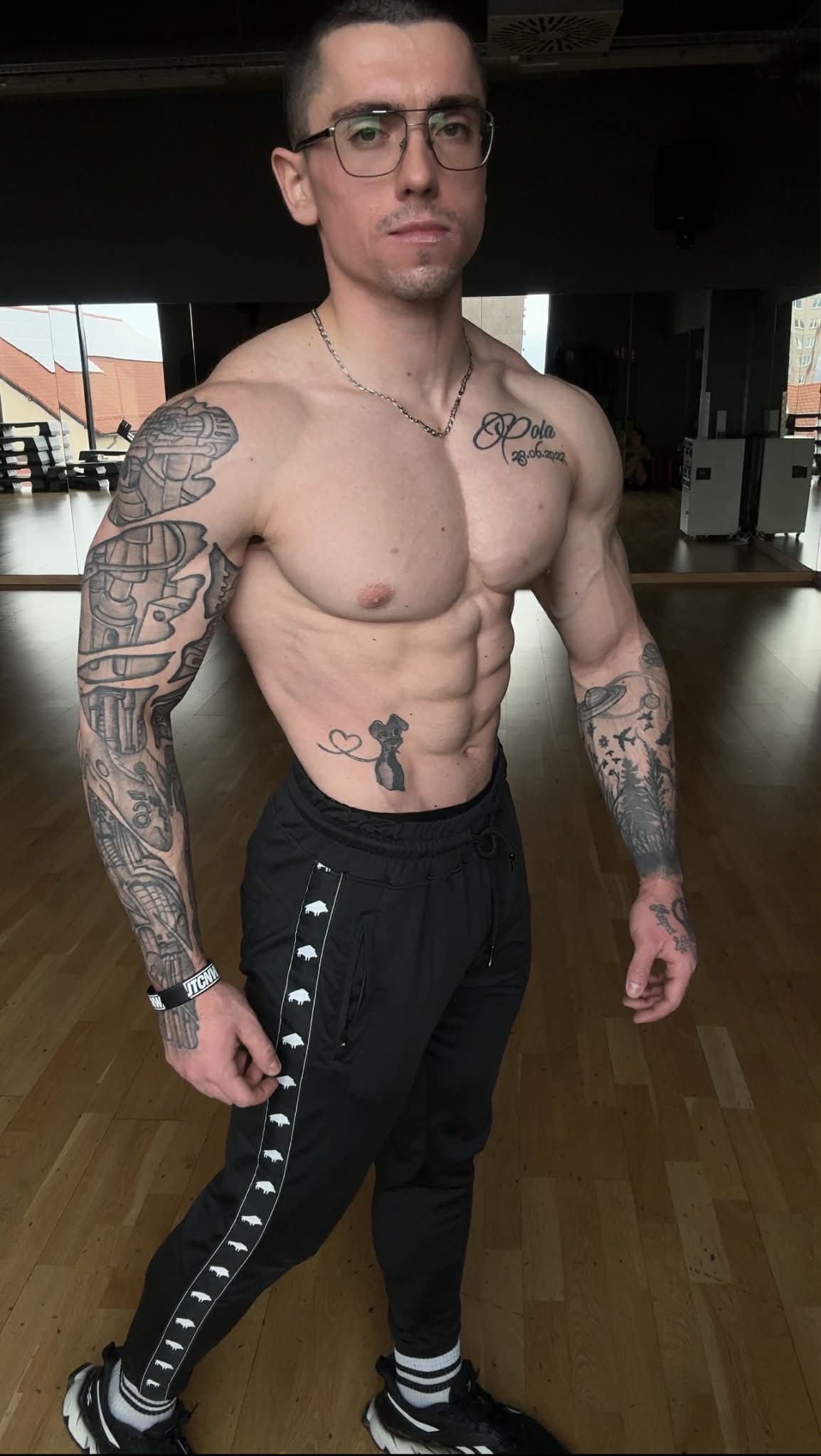 85532cf0 aedf 4fe6 bee9 18293a990bfa